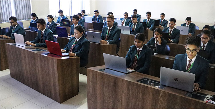 IIEBM - INDUS BUSINESS SCHOOL PUNE Classroom