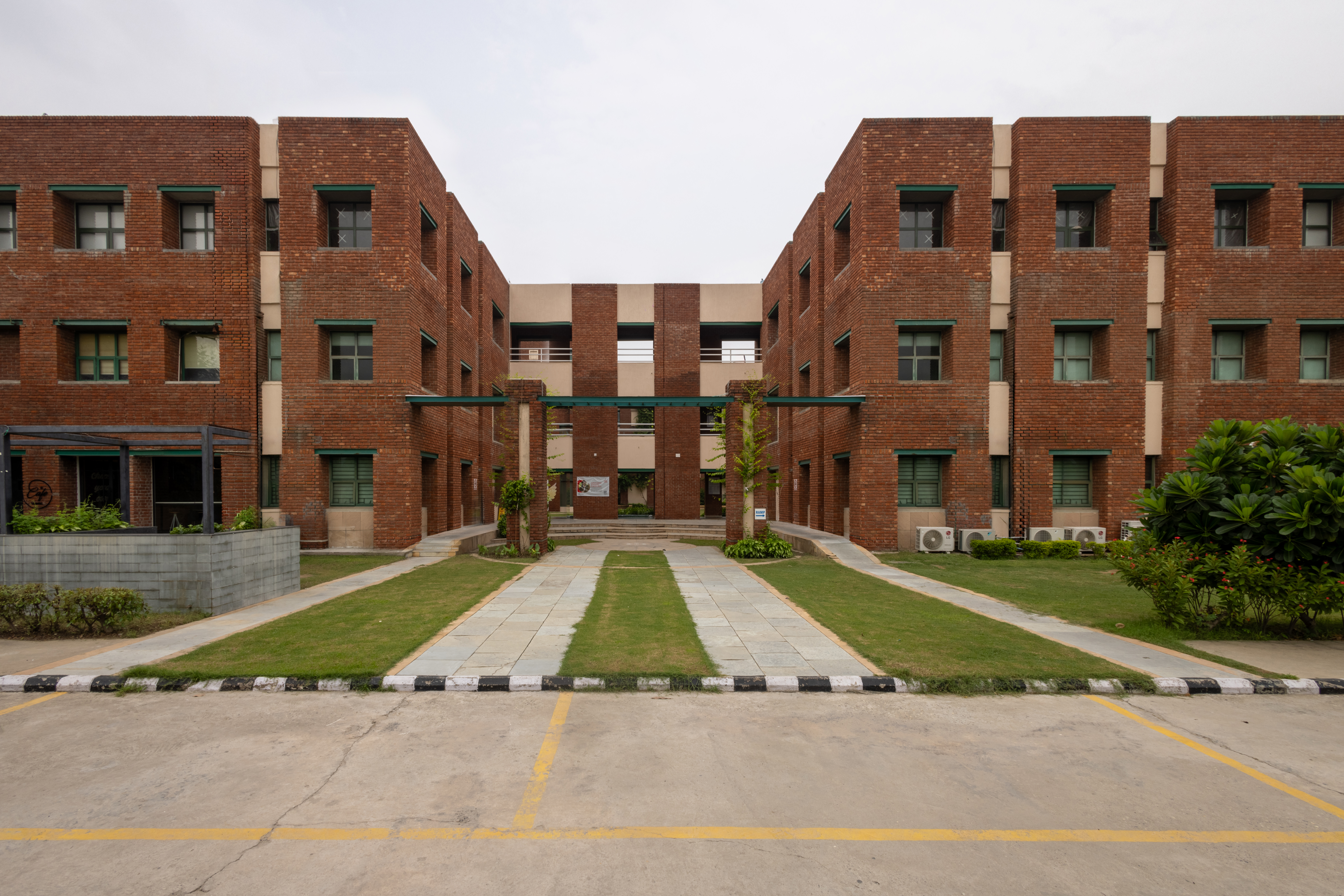 Jaipuria Noida